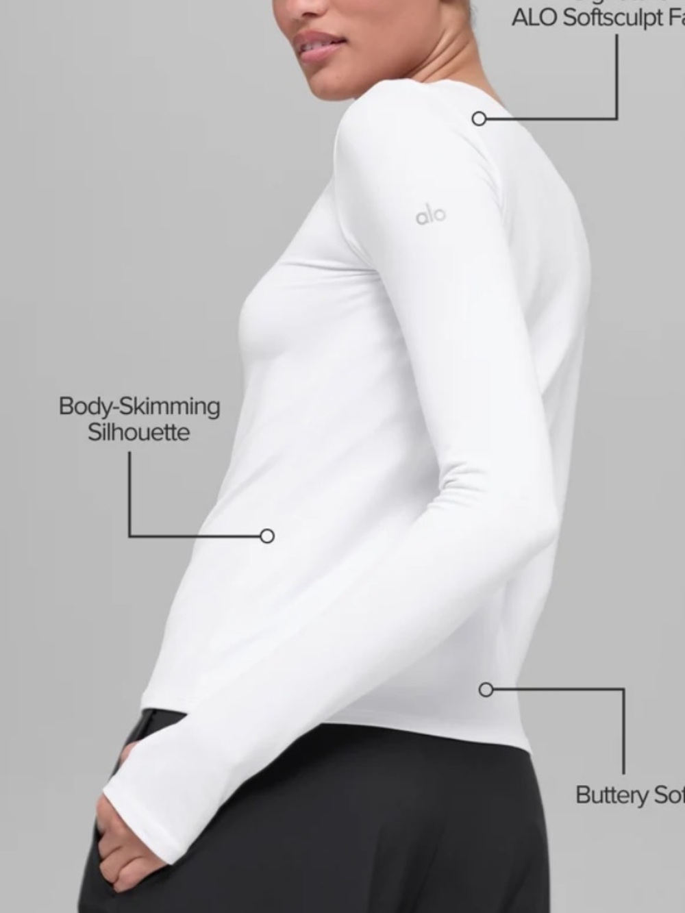 ALO Yoga White Long Sleeve Fitted Performance Top